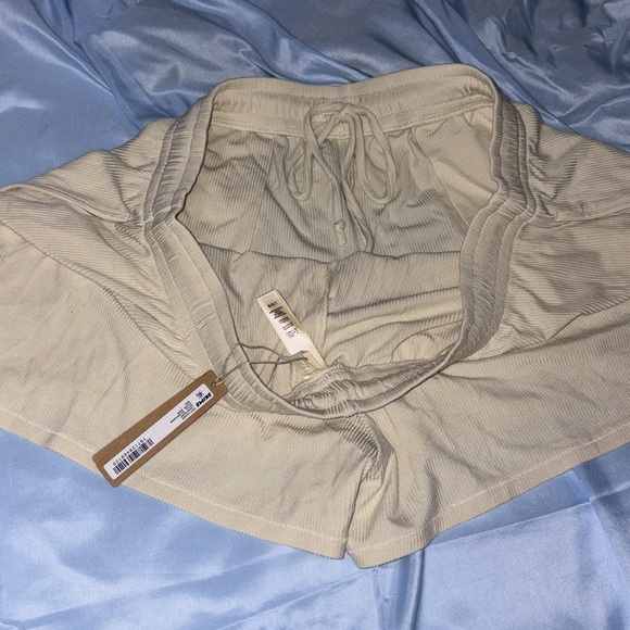 Skims soft lounge loose shorts size large - Picture 5 of 5
